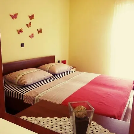 Rose Apartment *